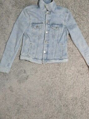 H&M Light Wash Fitted Crop Denim Jacket - Women's Size Small